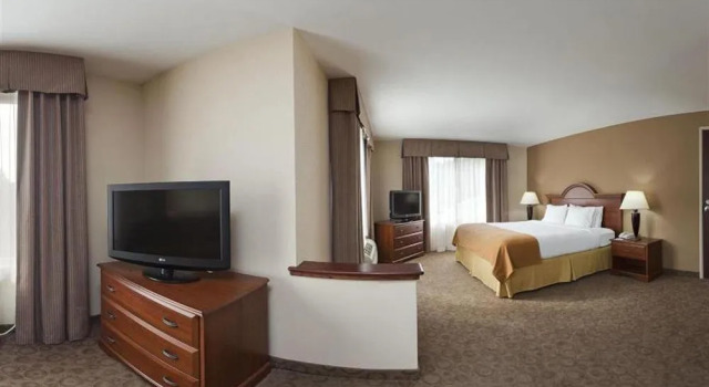 Holiday Inn Express Hotel & Suites-Brevard, Забронировать Отель Отели Бревэрд с бассейном, Бассейн