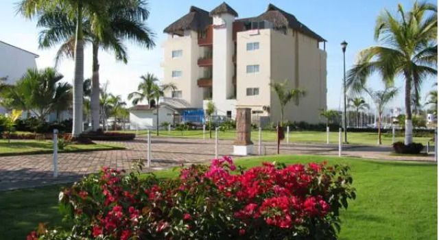 Полулюкс Marina Banderas Suites Hotel Boutique