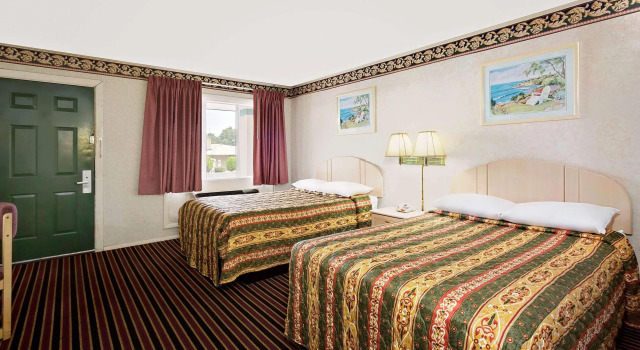 Четырёхместный номер Standard Knights Inn Madison Heights
