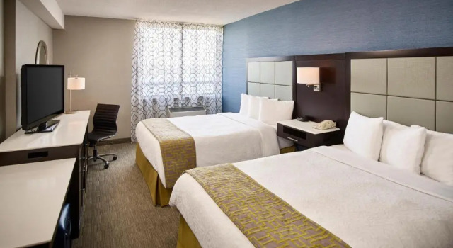Четырёхместный номер Standard Waterfront Hotel Downtown Burlington