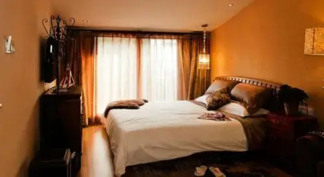 Redwood Inn