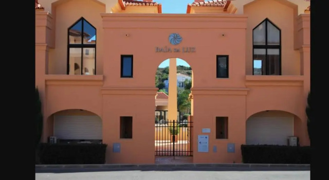 LUXURY APARTMENT - T2 vue sur piscine - PRAIA DA LUZ, Rezerwuj Apartament Hotele w Algarve z parkingiem, Parking