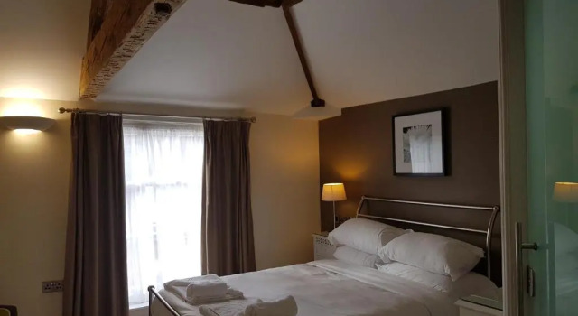 The Lion Hotel, Rezervați Hotel Brewood Staffordshire