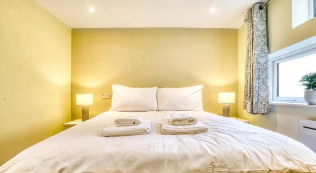 Апартаменты Superior 2 Bedroom in Central Lincoln En-suite Shower King Size Beds Free Toiletries and Wifi