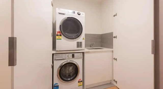 Luxe 3 Bedroom Apartment With Parking