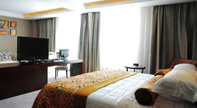 Люкс Deluxe Midong International Hotel Urumqi