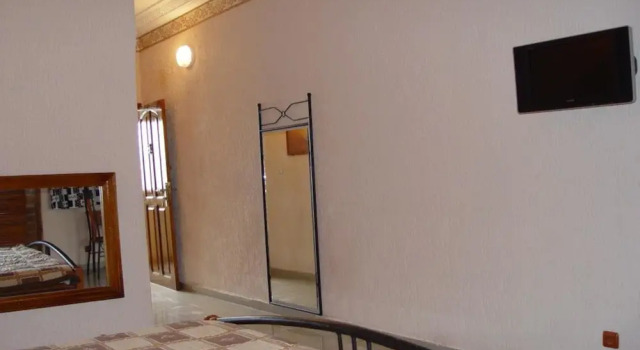 Hotel Zenith, Boek Hotel Yopougon 