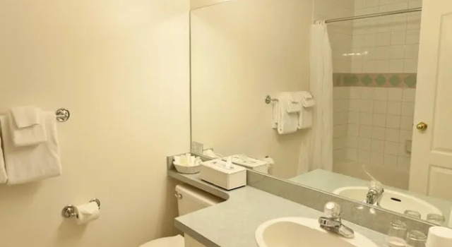 Номер Standard с балконом и с видом на горы South Thompson Inn & Conference Centre
