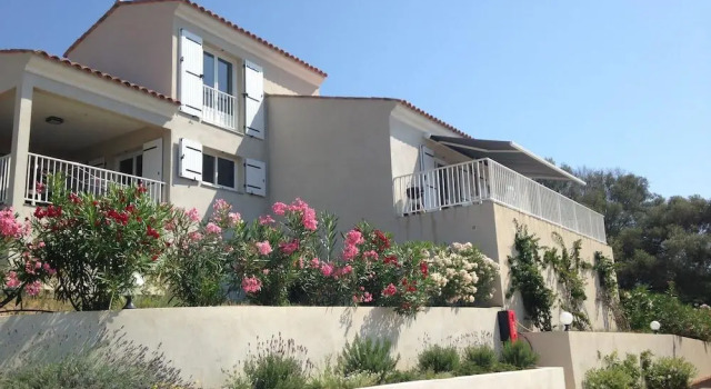 Residence Castugna, Varaa Hotelli Cargèse 