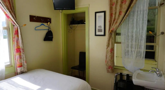 Номер Standard Green Tortoise Hostel
