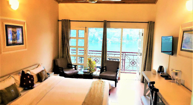 Номер Deluxe Neelesh Inn - Luxury Lake View Resort with Swimming Pool on Bhimtal Lake