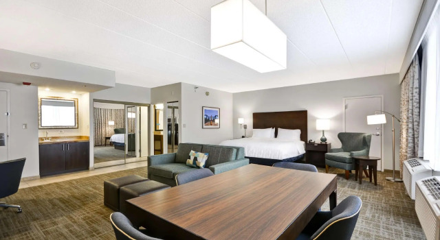 Двухместный люкс Hampton Inn Chicago-Naperville
