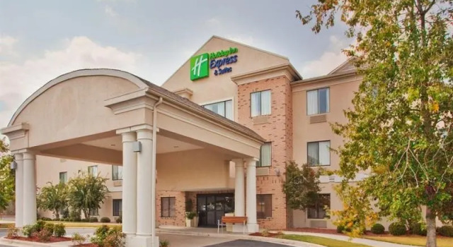 Люкс Standard Holiday Inn Express Hotel & Suites Kinston by IHG