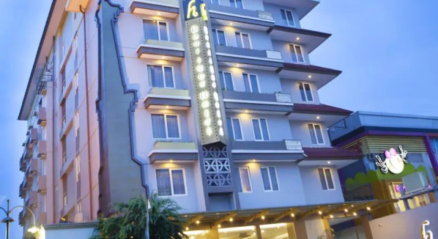 Кровать в общем номере LAMORA Sagan Yogyakarta - formerly H Boutique Yogyakarta