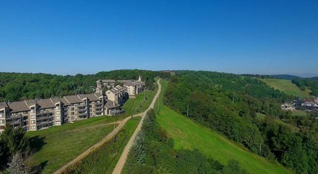 Seven Springs Stoneridge 3 Bedroom and Loft Condo with private deck by RedAwning, Buchen Sie Hotel Seven Springs USA