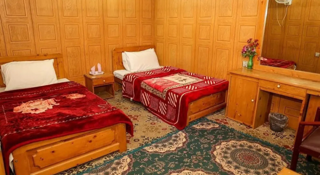 Семейный номер Standard с балконом Hotel Dewanekhas Skardu