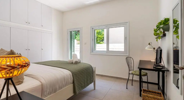 Spacious 3-Bedroom House in Larnaca, Book Hotel Larnaka Larnaca Region