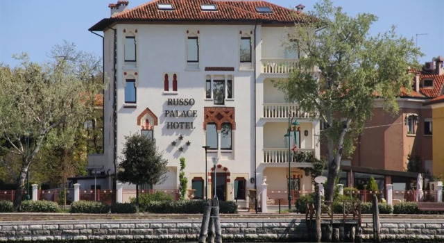 Russo Palace Hotel