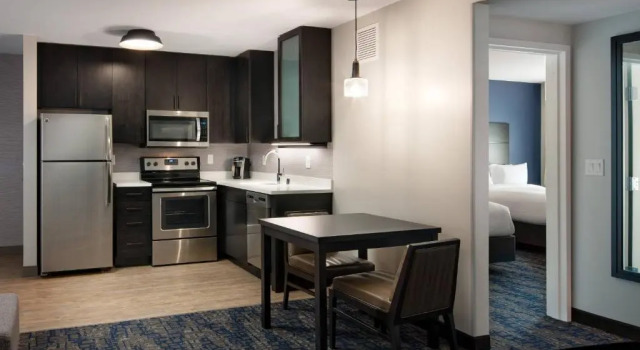 Четырёхместный люкс c 1 комнатой Residence Inn by Marriott Scottsdale Salt River