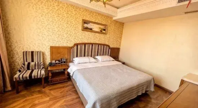 Люкс Executive Harbin Zhenning Hotel (Central Street Subway Station Sophia Church Branch)
