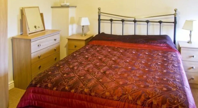 Ffordd Deg Ddu, Book Hotel Llanddona 