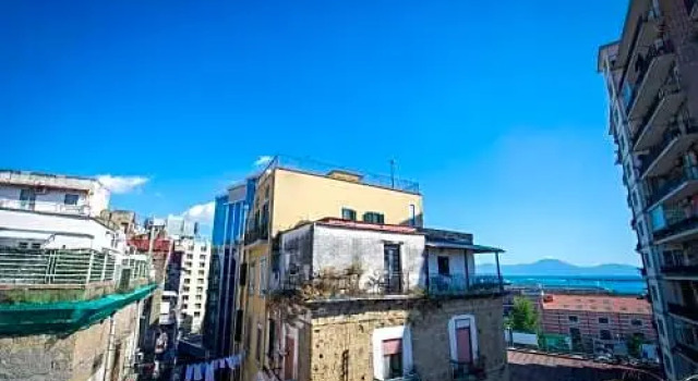 Golden Naples, Забронировать Отель Моло Беверелло Неаполь, рядом с Церковь Пио Монте делла Мизерикордия
