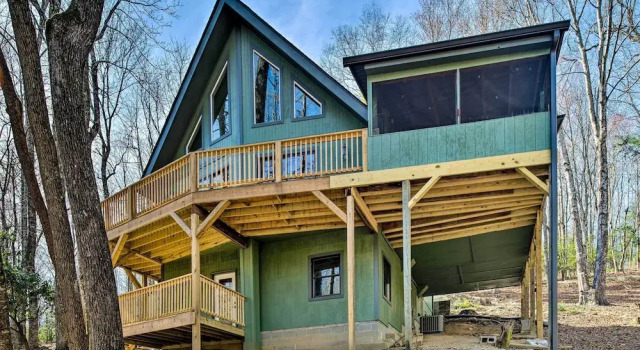 Коттедж Peaceful Brevard Mountain Cabin: Hike, Golf & Swim