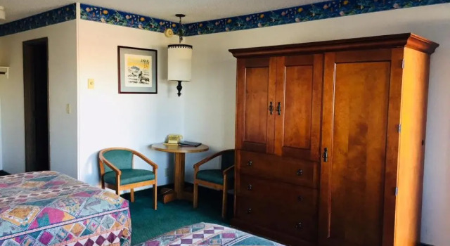 Четырёхместный номер Standard Captain Johns Motel