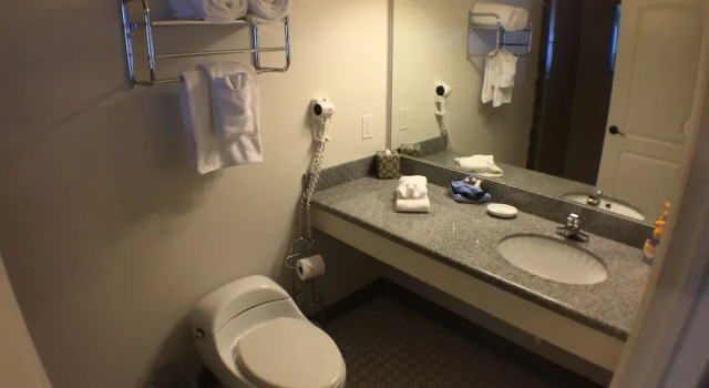 Двухместный номер Standard с балконом и с видом на озеро Whitney Mountain Lodge