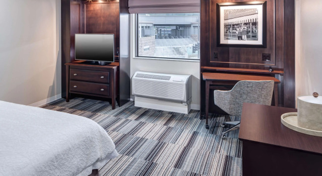 Hampton Inn & Suites Omaha-Downtown, Book Hotel Hoteller i Omaha med parkering, Parkering