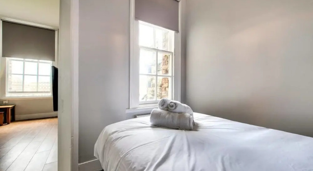 Ultimate Location! Royal Mile 1-bed, Забронировать Отель Отели Эдинбурга 3 звезды, рядом с Church of St Andrew &amp; St George, 3*