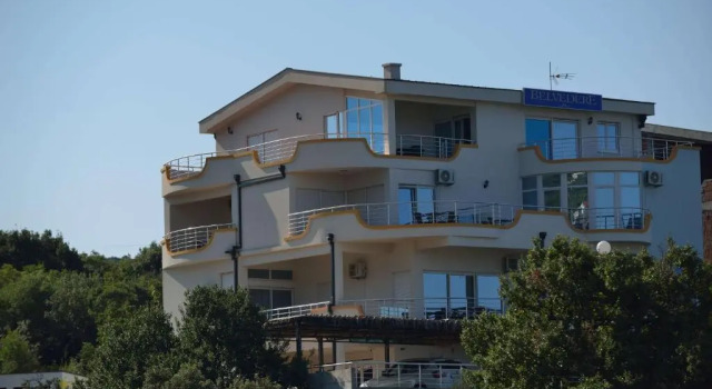 Belvedere Apartments with Seaview