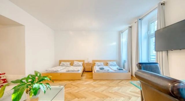 Апартаменты King Bed Home Smart Tv Perfect for groups of seven, 4
