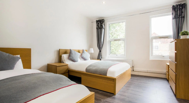 Трёхместный номер Standard The Broadway Hotel - London Heathrow