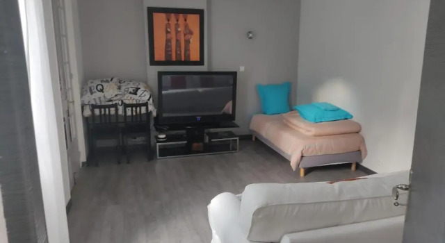 appartement individuelle refais a neuf,ds maison de maître,6 couchages dont un lit kingsize,cuisine avec lave vaisselle,rue privative pour se garer, accessibilité au jardin, Book Apartment Le Havre 