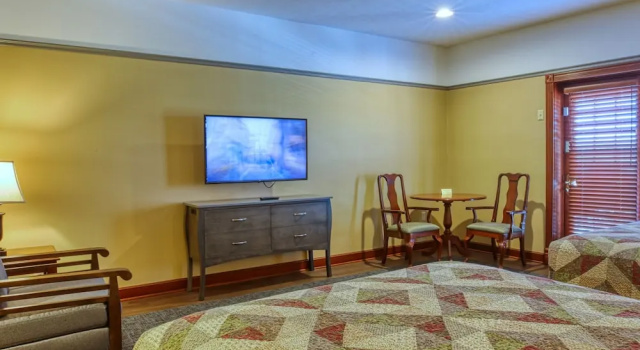 Четырёхместный номер Standard с балконом Carlisle Inn Walnut Creek