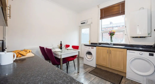 Коттедж Captivating 2-bed House in Blackburn