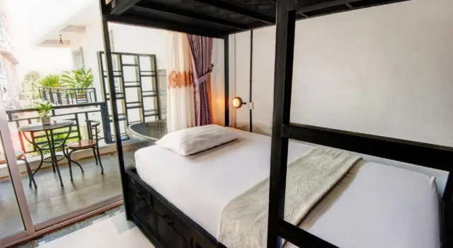 Кровать в общем номере La Plante Siem Reap