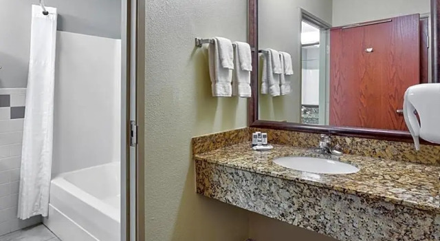 Номер Standard AmericInn by Wyndham Vidalia