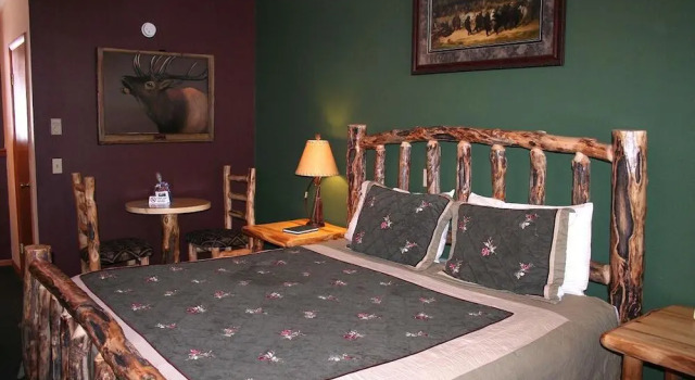 Timber Creek Chalets: 2A, Забронировать Шале Отели Эстес-Парк с парковкой, Парковка
