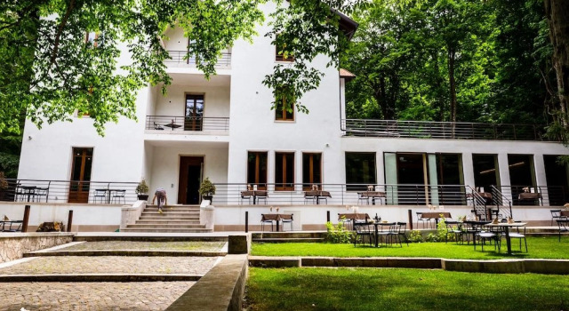 Elda Hotel, Book Hotel Businesshoteller i Foresta Umbra, 4* 5*