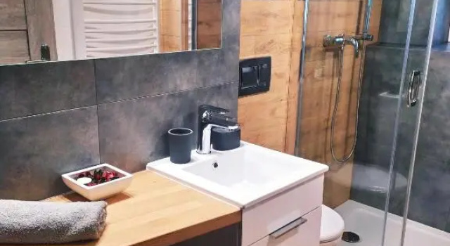Четырёхместный номер Standard с балконом Pokoje i Apartamenty na Szkolnej