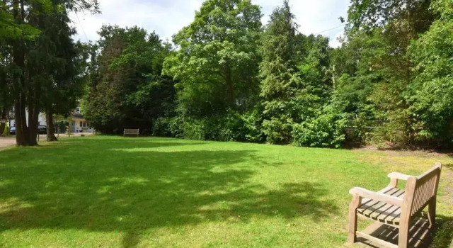 Cobham Home With Annex - Sleeps 6 - bbq & Fire pit, Buchen Sie Hotel Cobham Surrey
