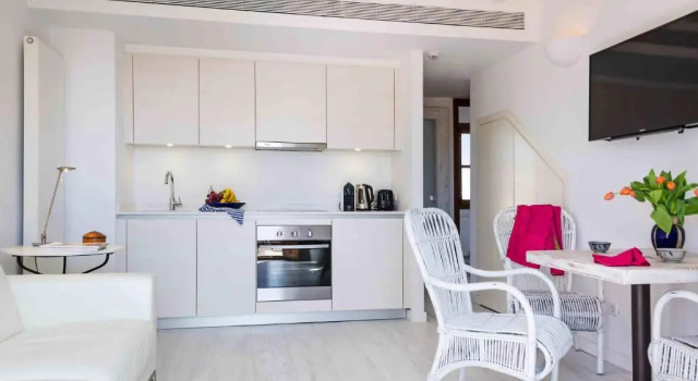Апартаменты StayCatalina Boutique Hotel-Apartments