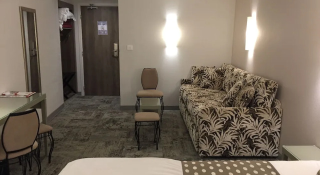 Четырёхместный номер Standard Hotel Du Pont Vieux