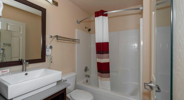 Четырёхместный номер Deluxe Red Roof Inn Valdosta - University