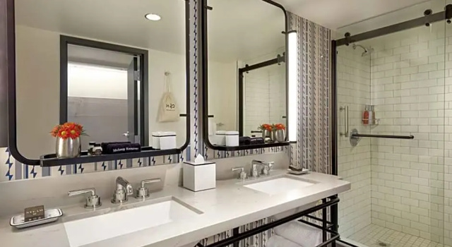 Двухместный люкс The Loft B-level The Central Station Memphis, Curio Collection By Hilton