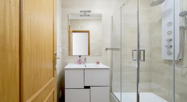 2 Bed Apartment, Quarteira, 10 Min walk to Vilamoura