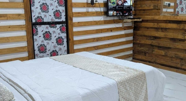 Четырёхместный номер Standard с балконом Chardara Agro Tourism