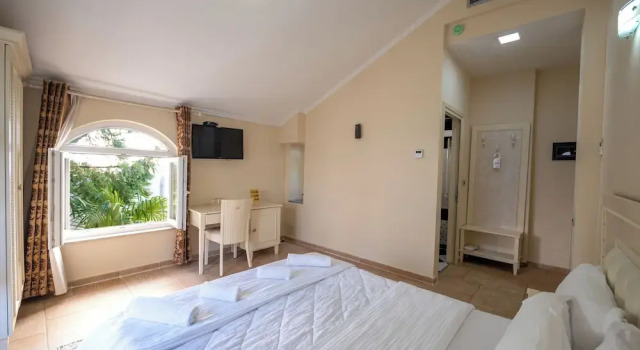 Двухместный номер Standard с балконом Olimpic Hotel